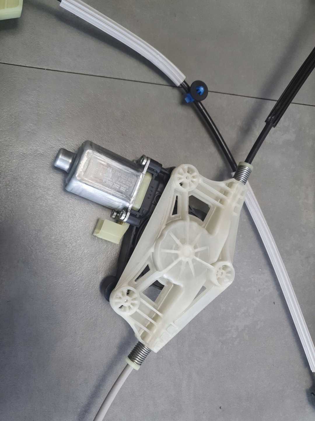 Cupra Formentor window regulator door right front przednich 5FF837462C