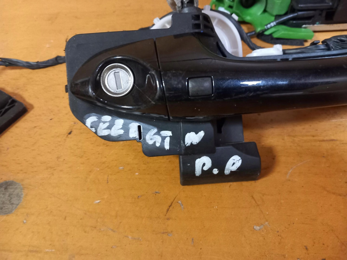 lock handle door right front KIA CEED II GT 81320-A2820 13-17