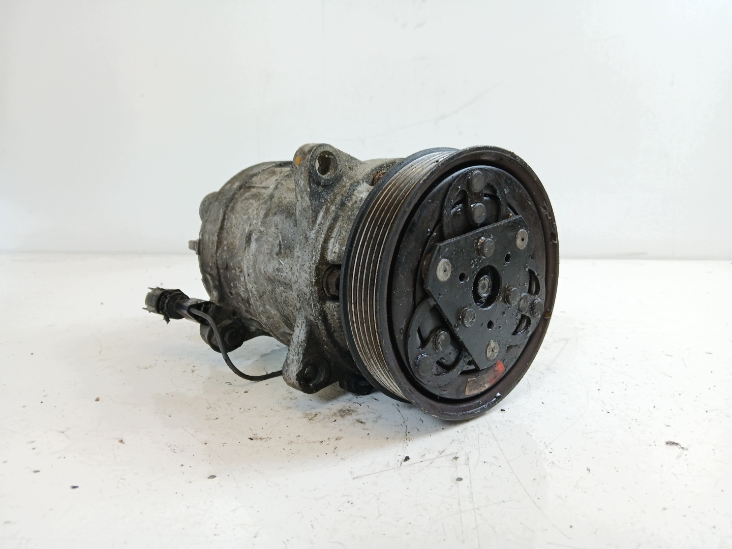 VOLVO V40 S40 compressor; compressor of the air conditioning 30611276