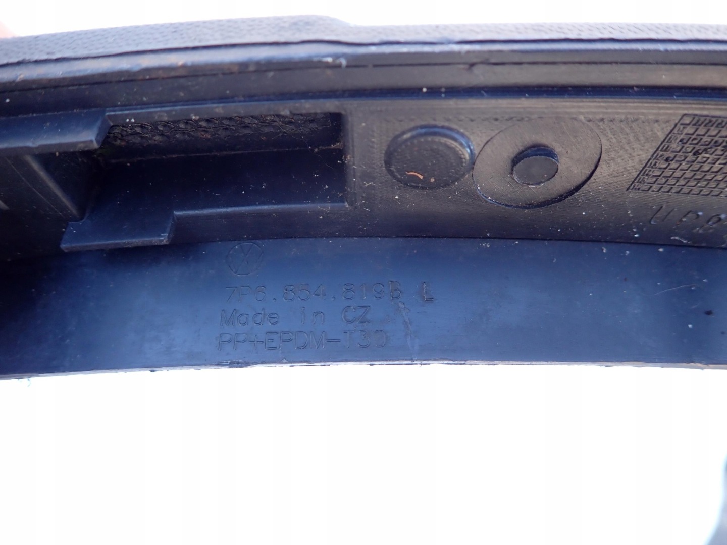 VW TOUAREG II 2 10-18 moulding cap left rear part