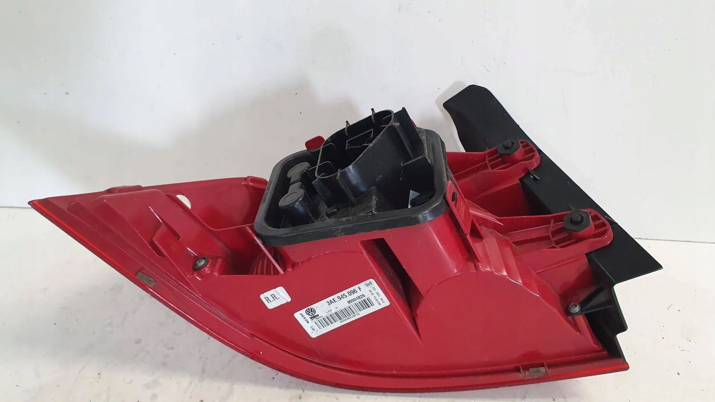 light rear part right 3AE945096F VW PASSAT B7 sedan 10