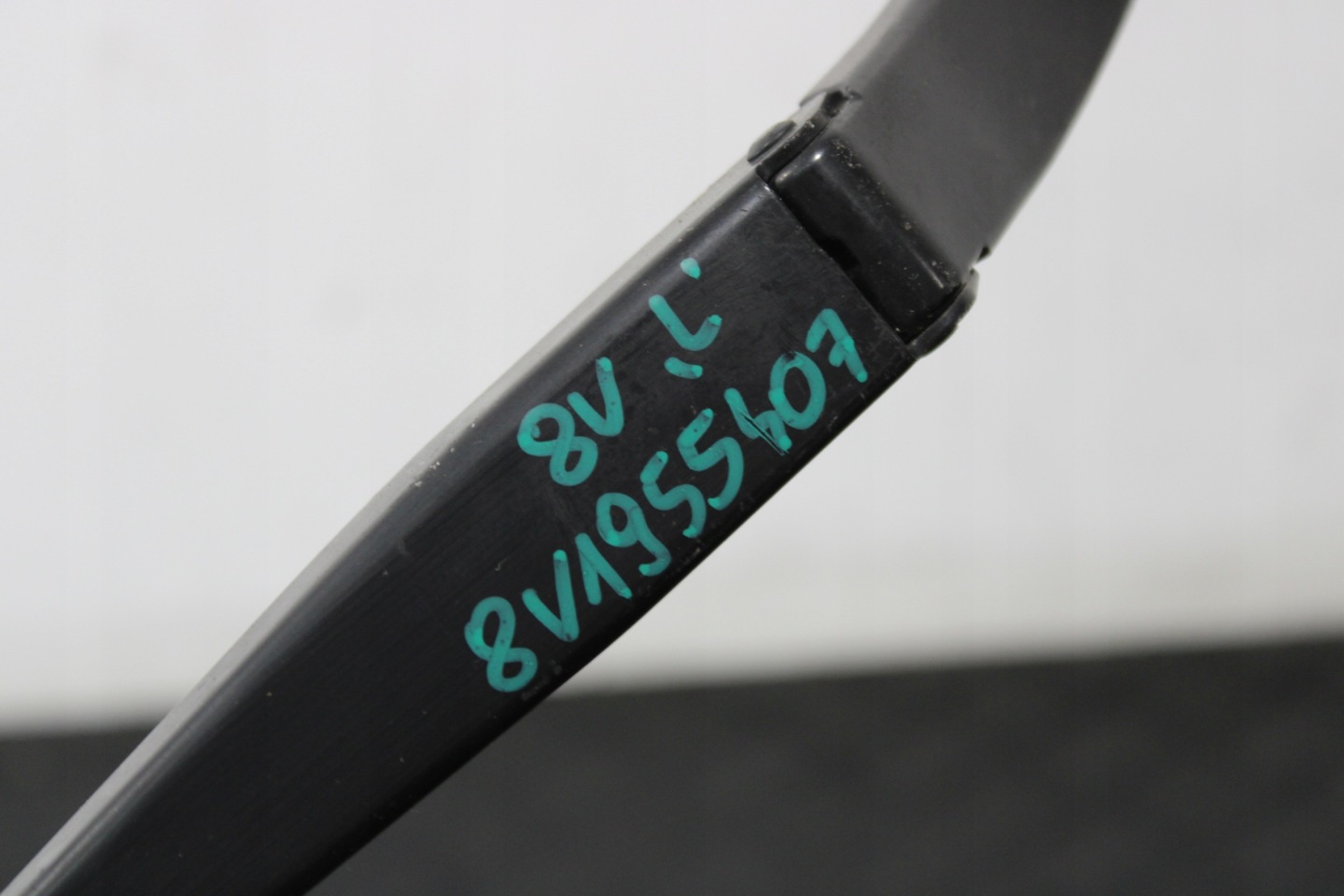 wiper arm wiper left AUDI A3 8V 8V0 8V1955407