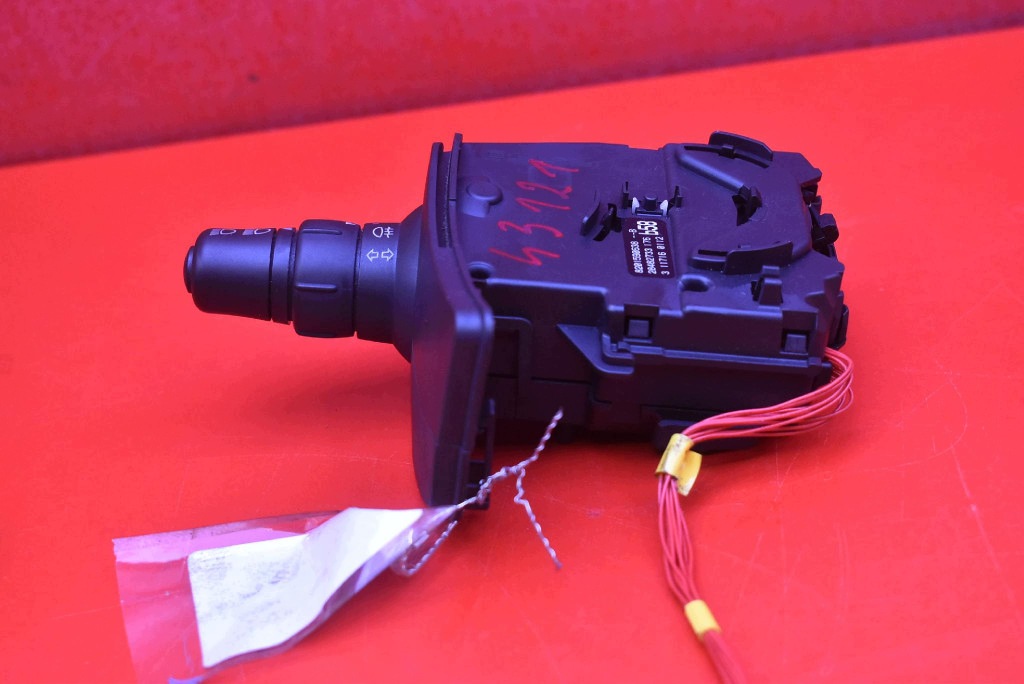 commodo bouton indicateurs de direction 8201590638 RENAULT CLIO 3 III 05-09