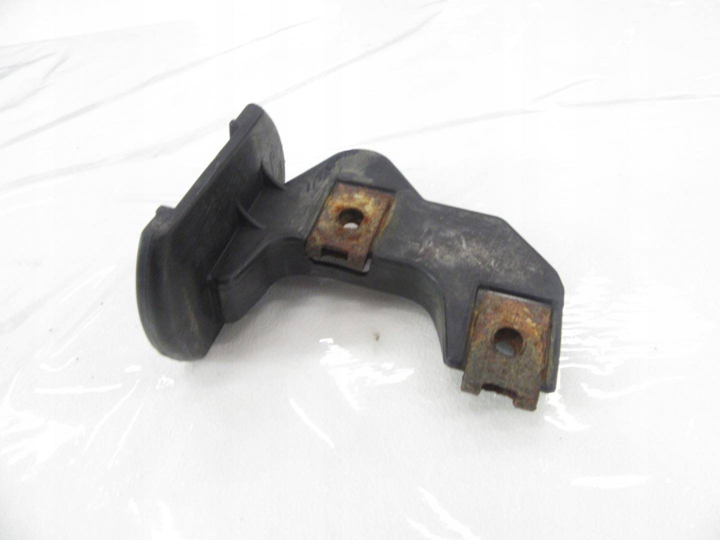 support bracket holder of a bumper front left BMW e39 sedan KOMBI