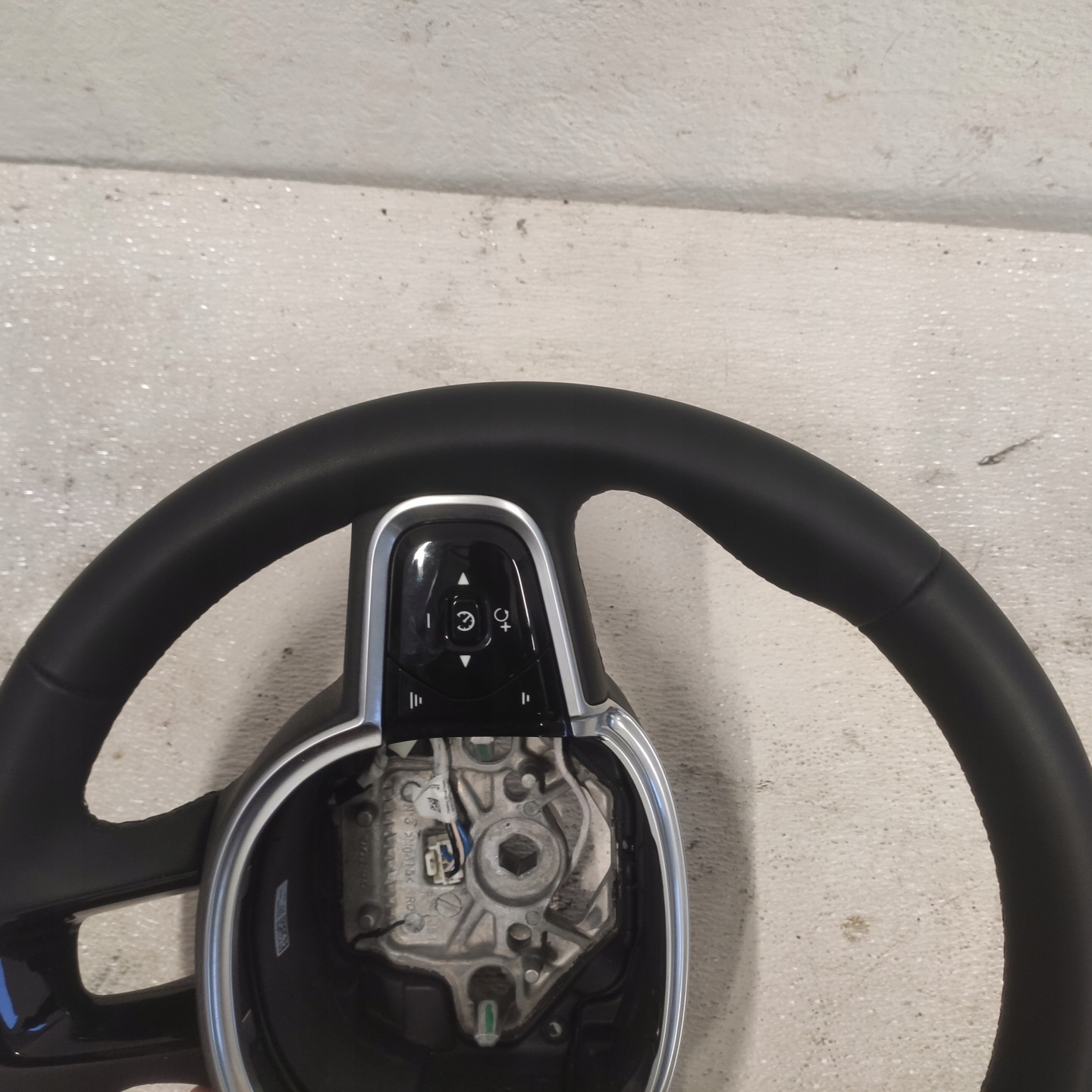 VOLVO XC60 II 2022 lenkrad Leder MULTIFUNKCJA schwarze NIC
