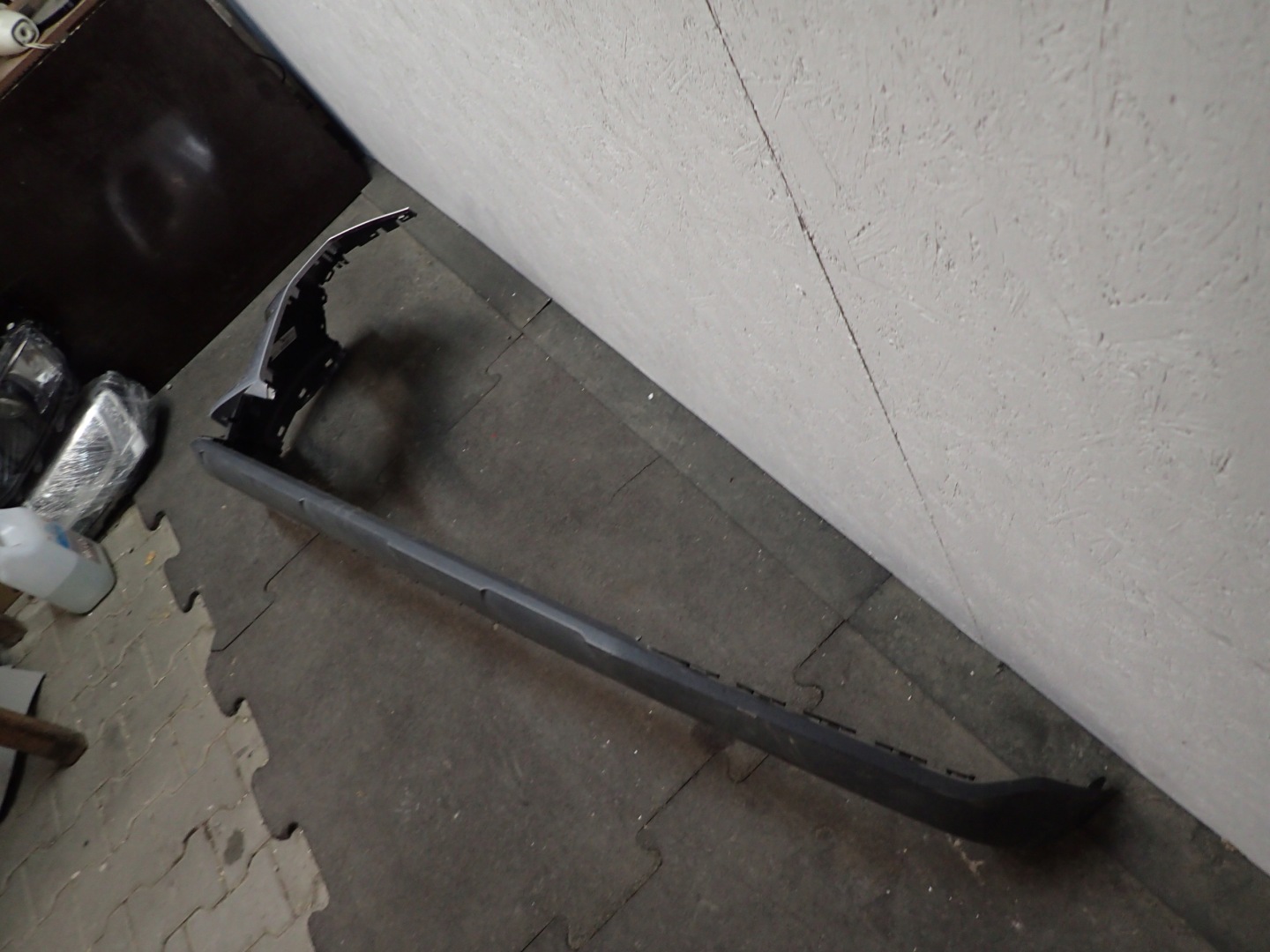 STOSSSTANGE VORNE AUDI Q3 83A