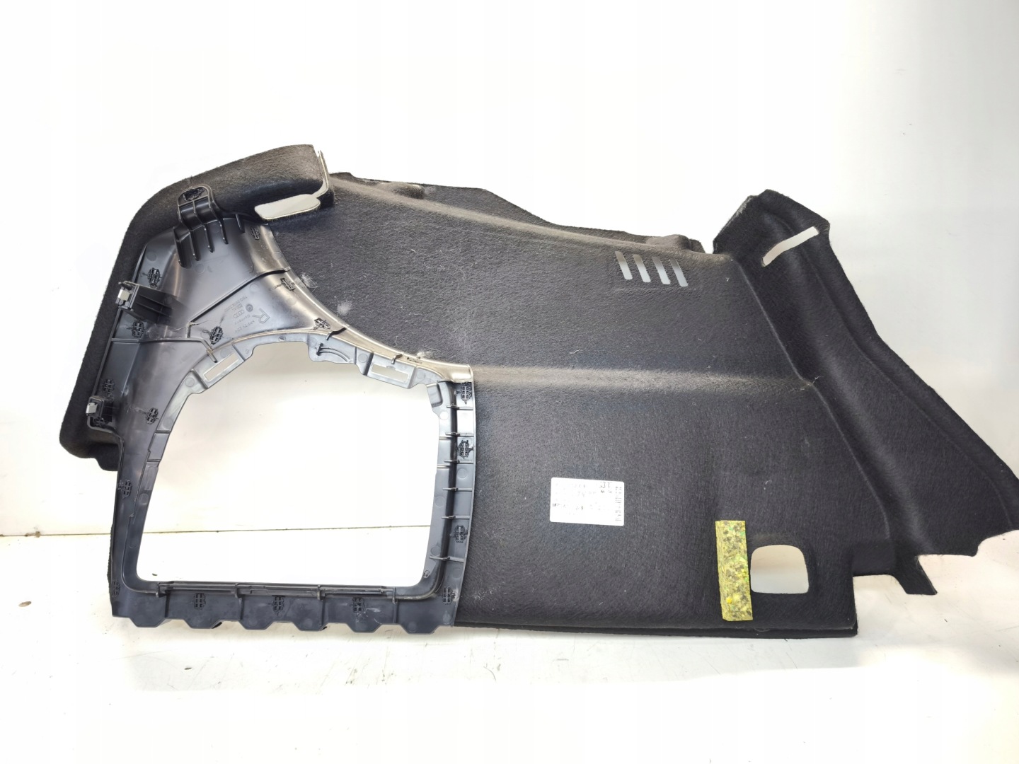 side upholstery boot right rear part AUDI A3 8V sedan 8V5863888J CA9