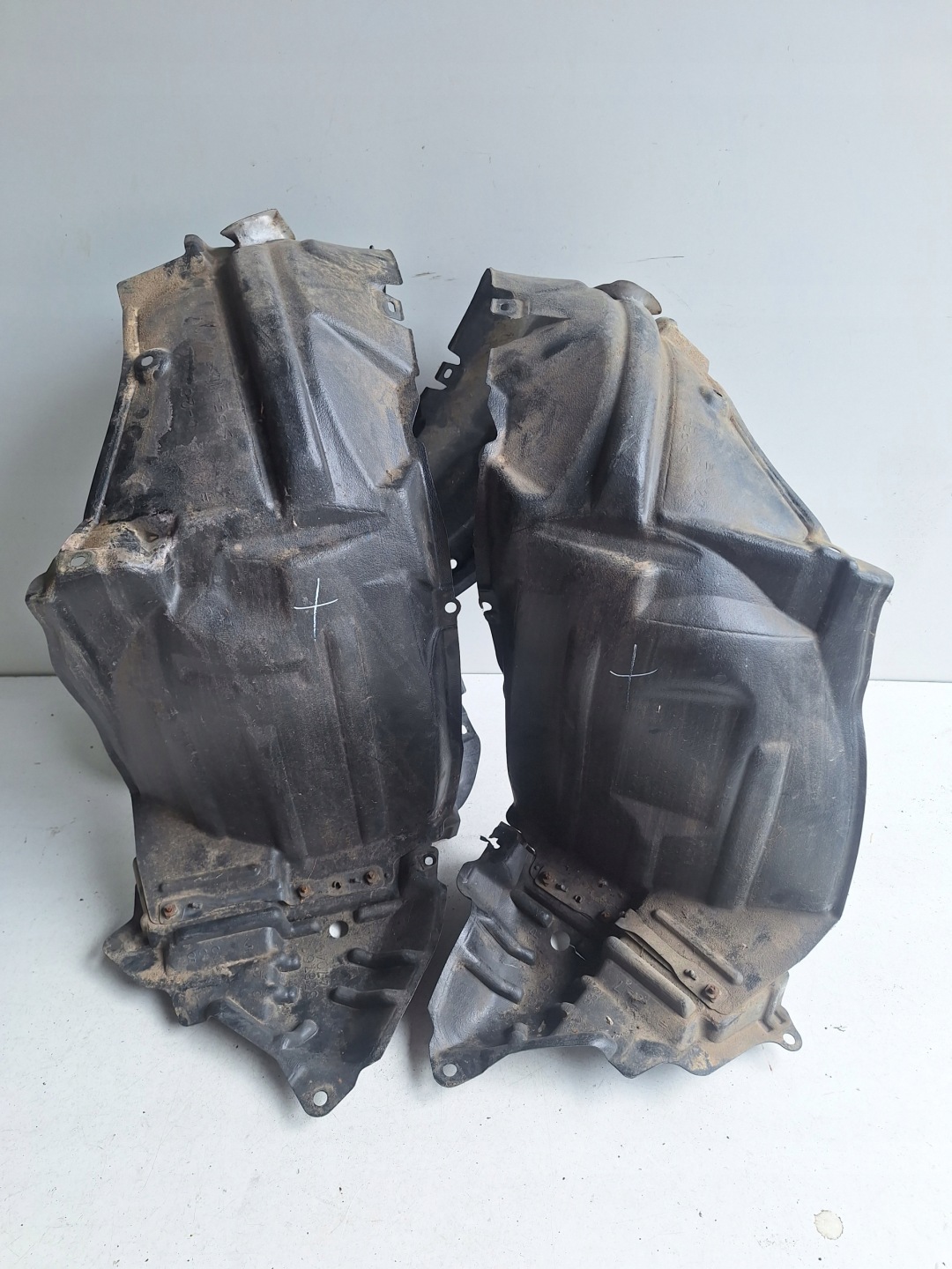 TOYOTA PRIUS + PRIUS plus 12-15 mudguard front right