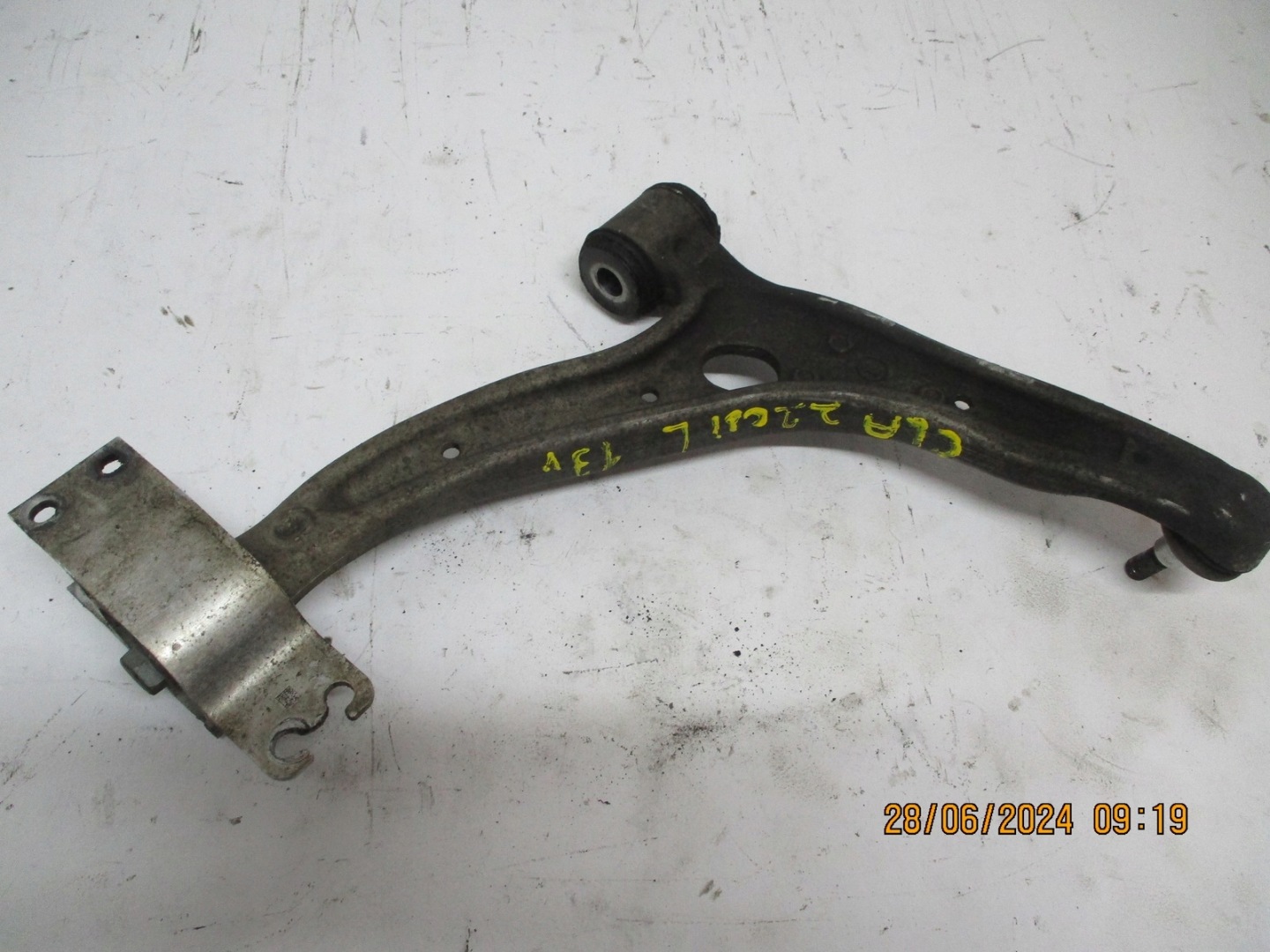 arm front MERCEDES CLA 117 right left A2463330300 A2463330400