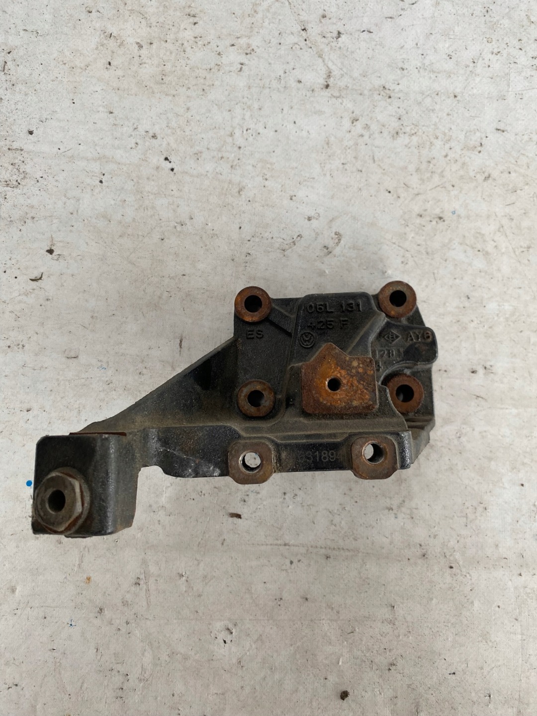 AUDI A4 B9 2.0 TDI 150 KONI Support Support plaque Moteur 05L131425F