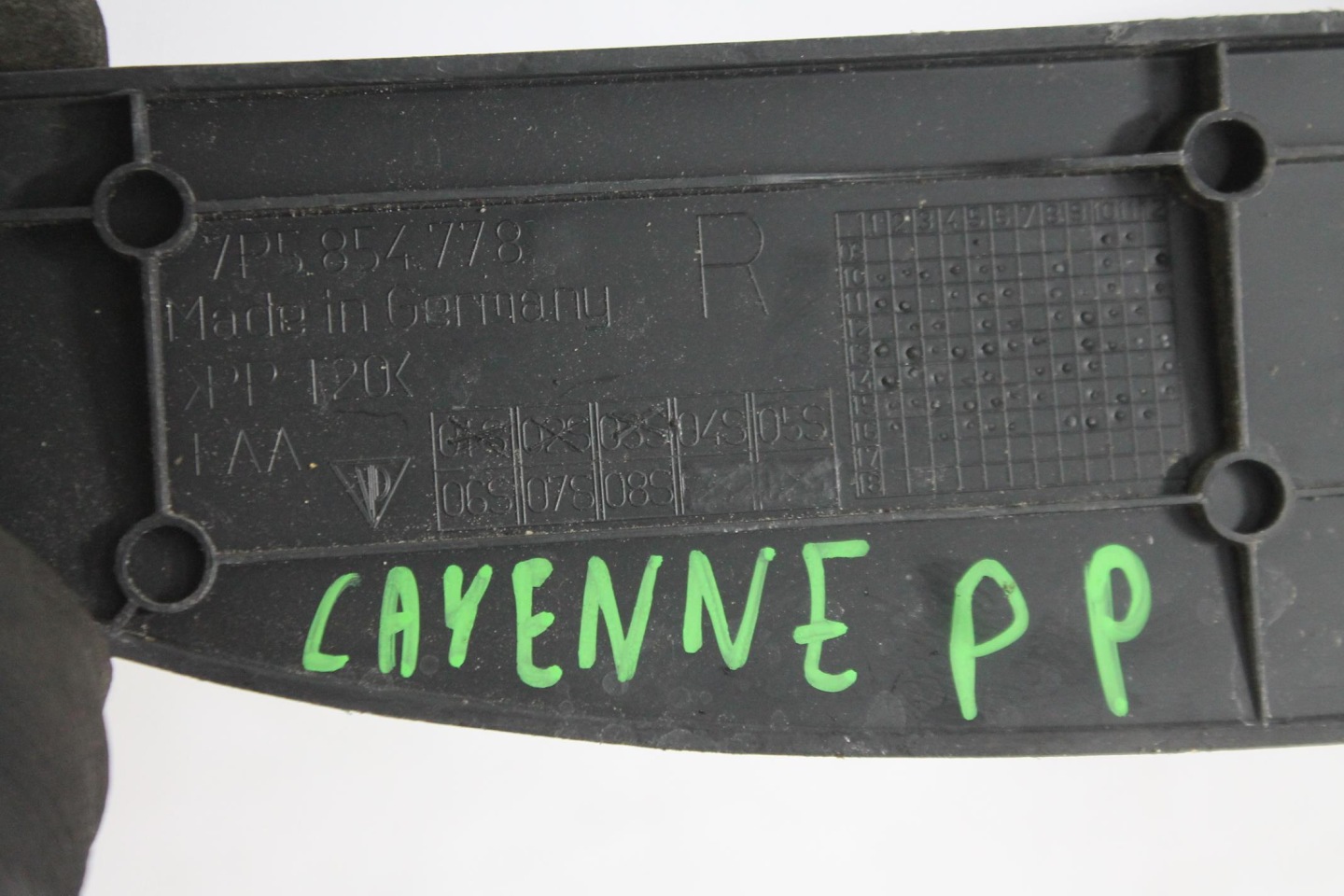 lišta kryt blatníku pravá 7P5854778 CAYENNE 7P