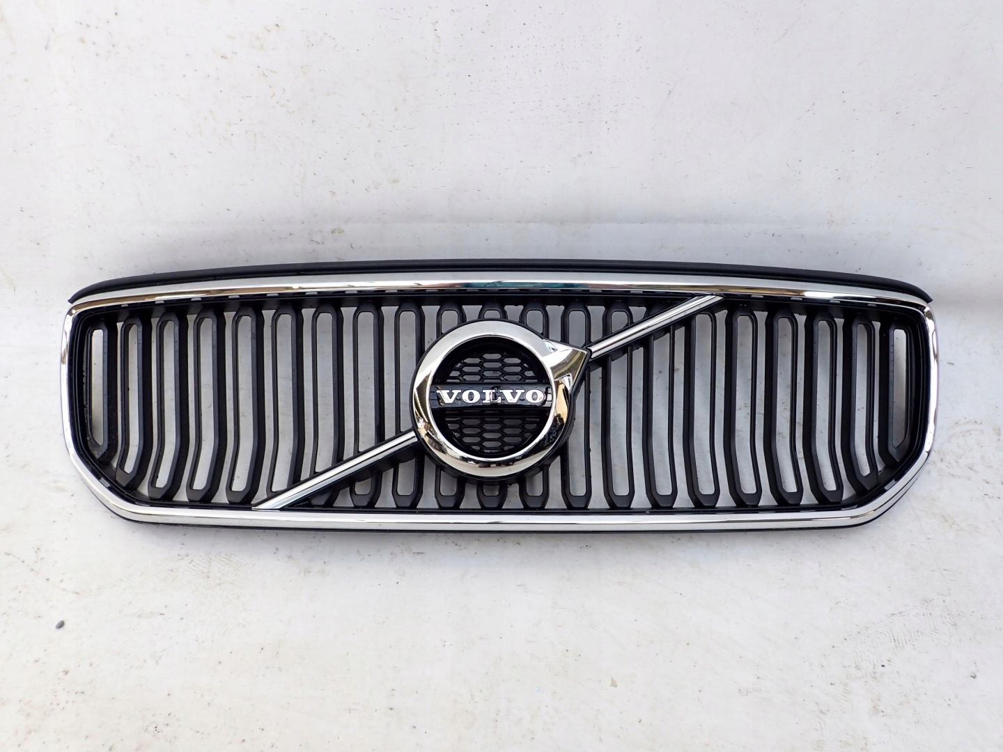 VOLVO XC40 17- grill grille radiator 31457345