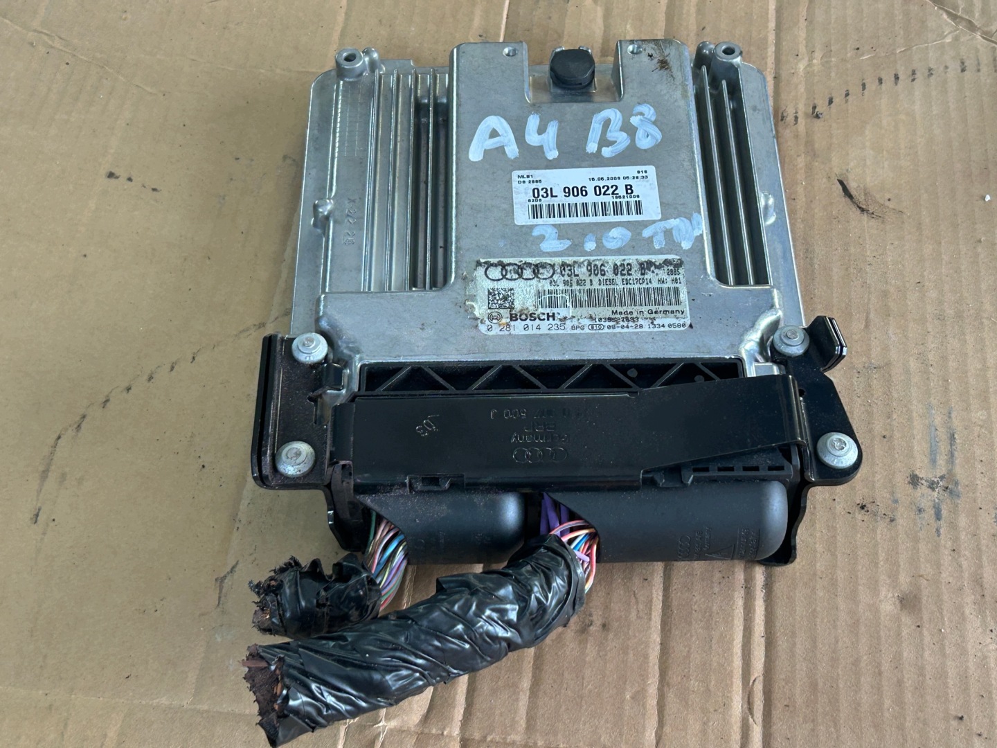 AUDI A4 B8 2,0 TDI CAG computer control unit of the engine 03L906022B