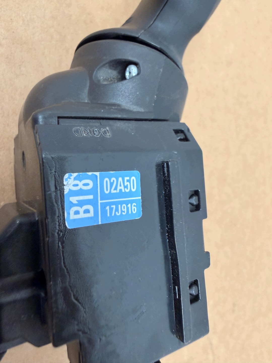 Toyota Yaris IV manetka switch 17J916