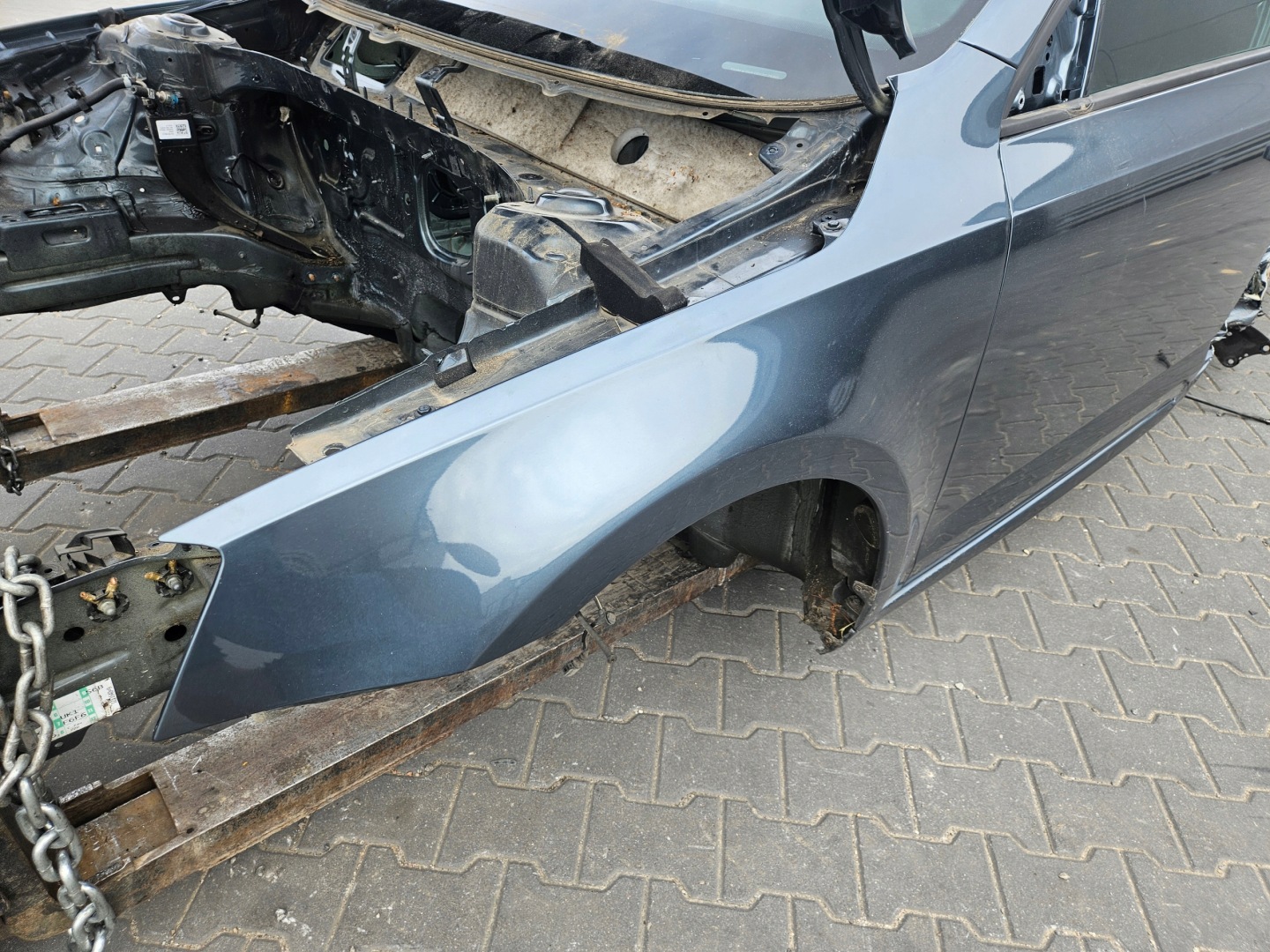 fender left front SKODA OCTAVIA III LIFT colour LF7Y