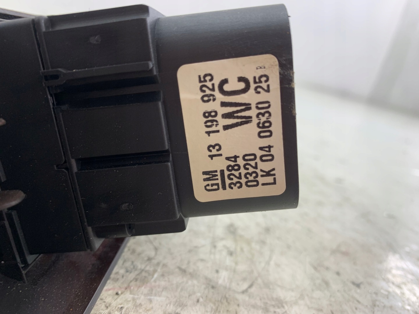OPEL ASTRA III H light switch 13198925