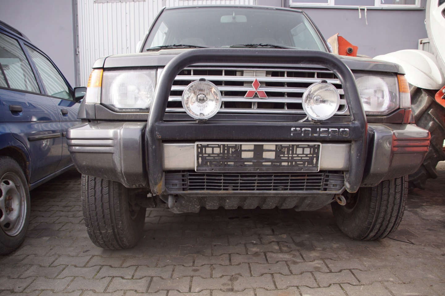 Pare choc Avant Complet MITSHUBISHI PAJERO