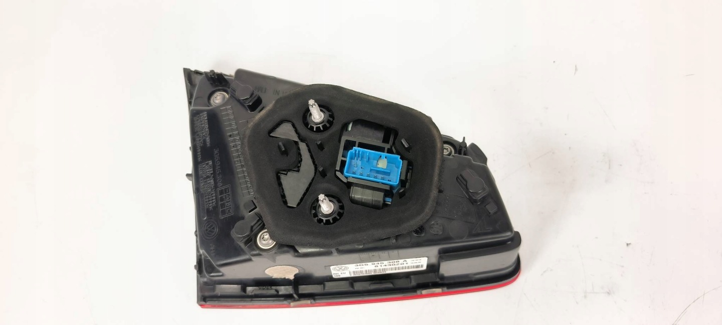 light to the bonnet right VOLKSWAGEN PASSAT B8 R-LINE
