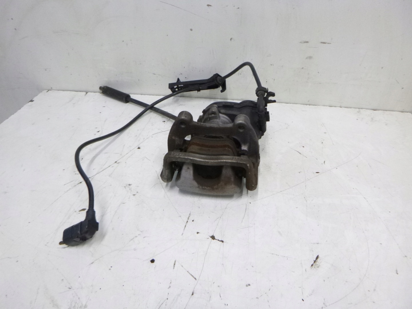caliper brake rear part left MERCEDES W176 2017r. TRW