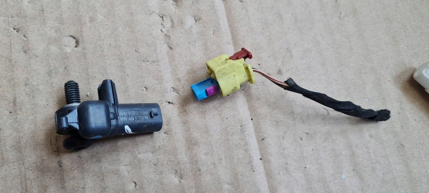 A4 B9 8W S4 impact sensor connecting spoiler 4M0959651 S5 Q7 Q5 A5 8W