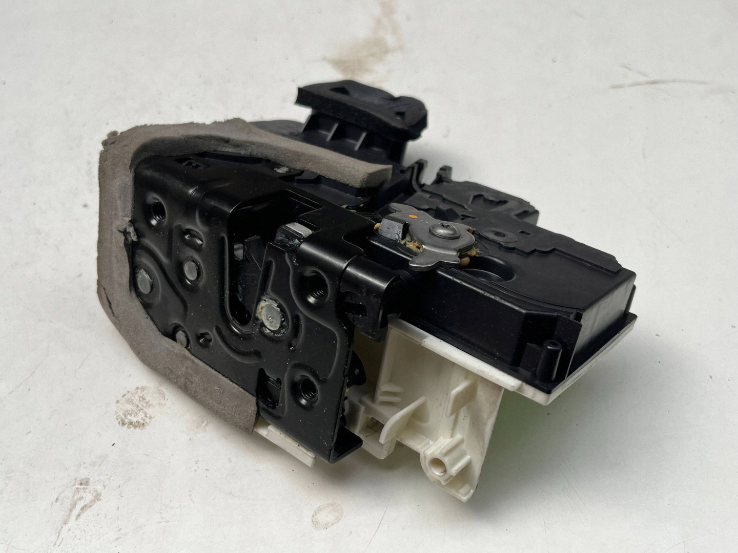 AUDI A6 C8 lock door left rear part 4K0839015P @M
