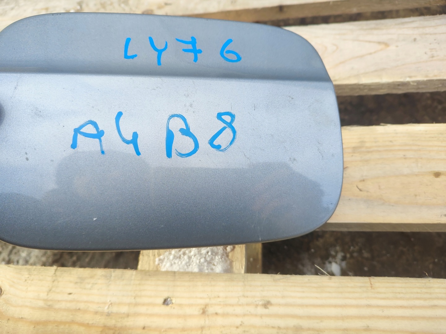 Tankklappe des Kraftstoffsbehälters AUDI A4 B8 LY7G 8K0809907