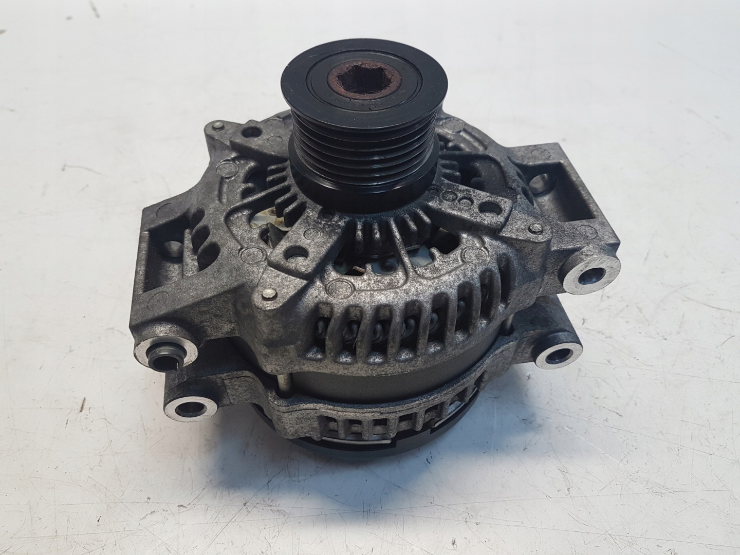 MASERATI LEVANTE ALTERNATOR 104210-6592