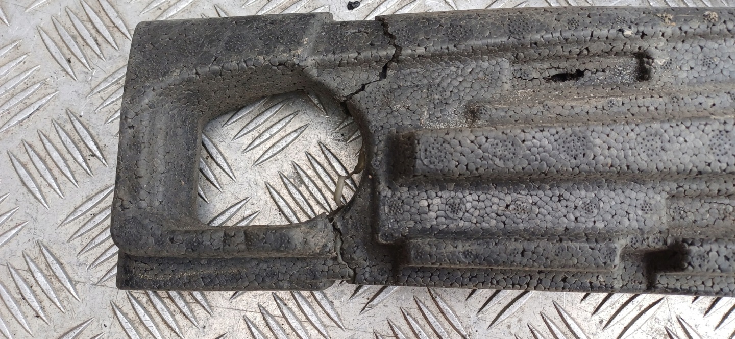 MERCEDES W211 ABSORBER PIANKA Polystyren vorne