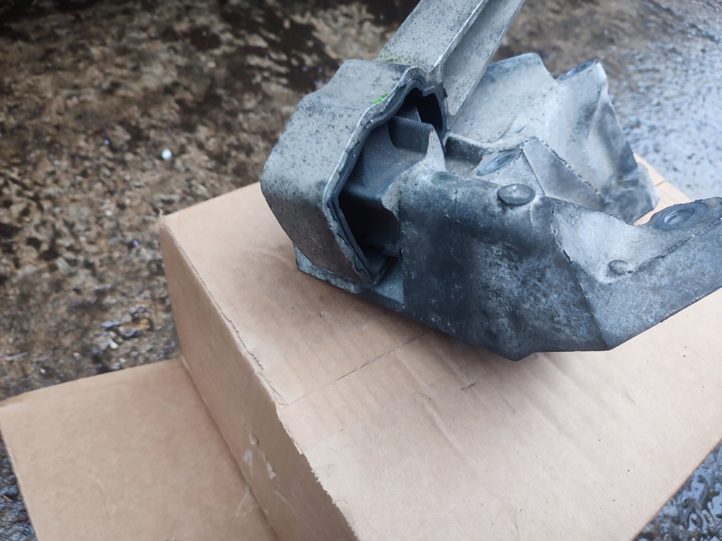 engine supporting mount Volvo S60