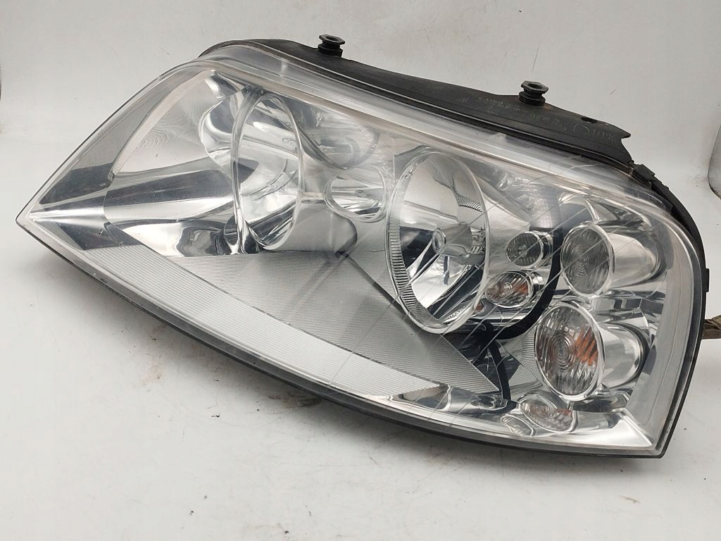 VW Sharan and lift light left front front