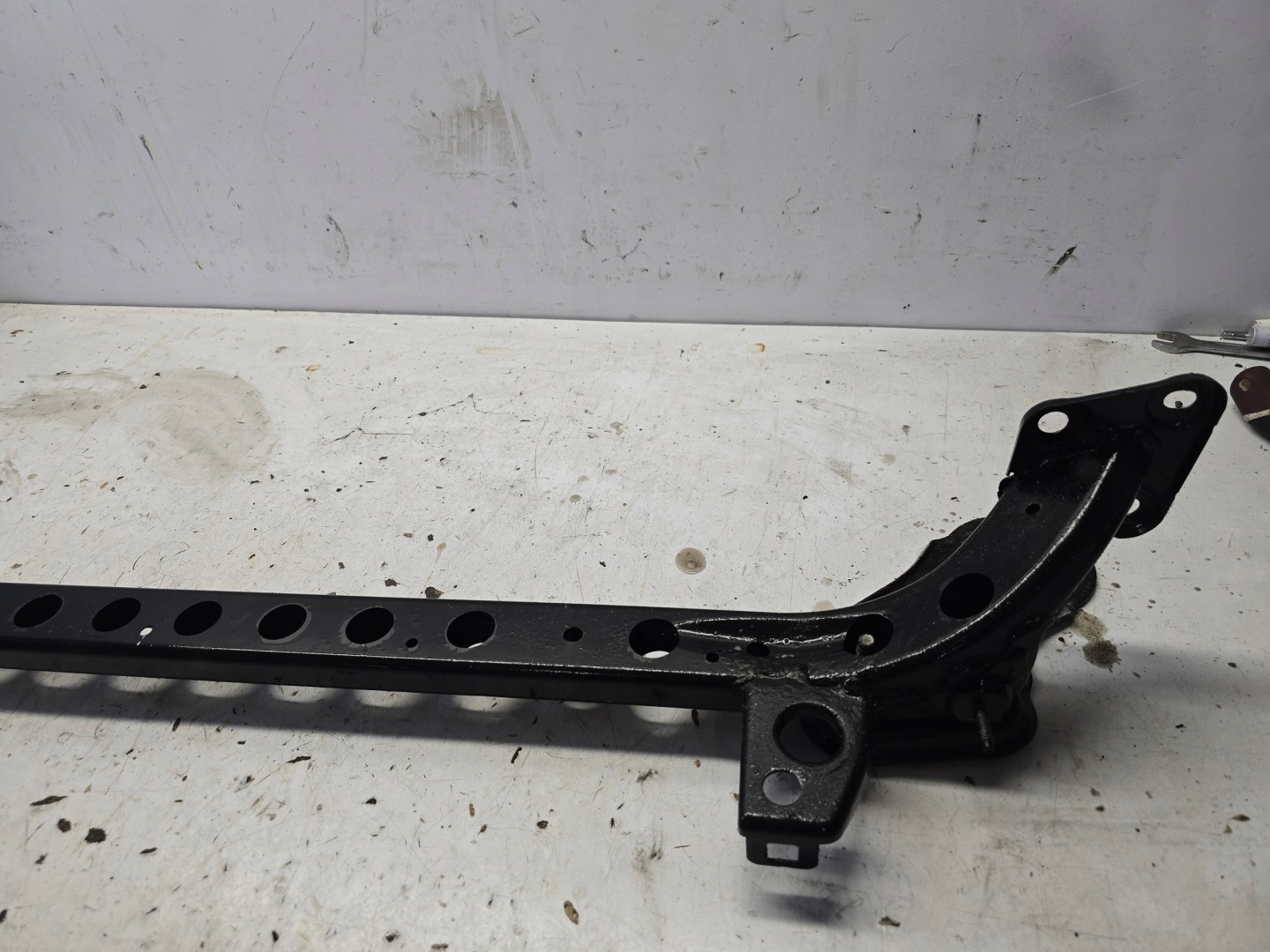 OPEL INSIGNIA B pillar sider lower front below radiator