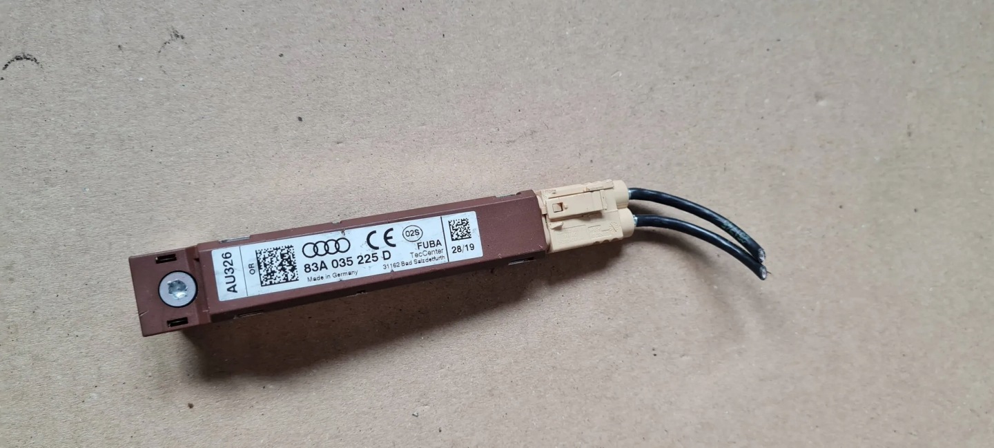 Q3 83A module amplificateur antenne 83A035225D