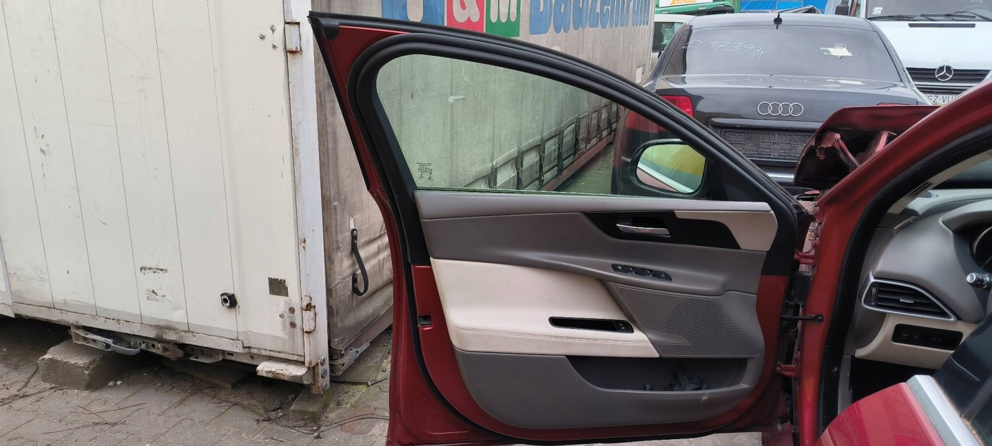 door left front LRC JAGUAR XE X760 2.0 D