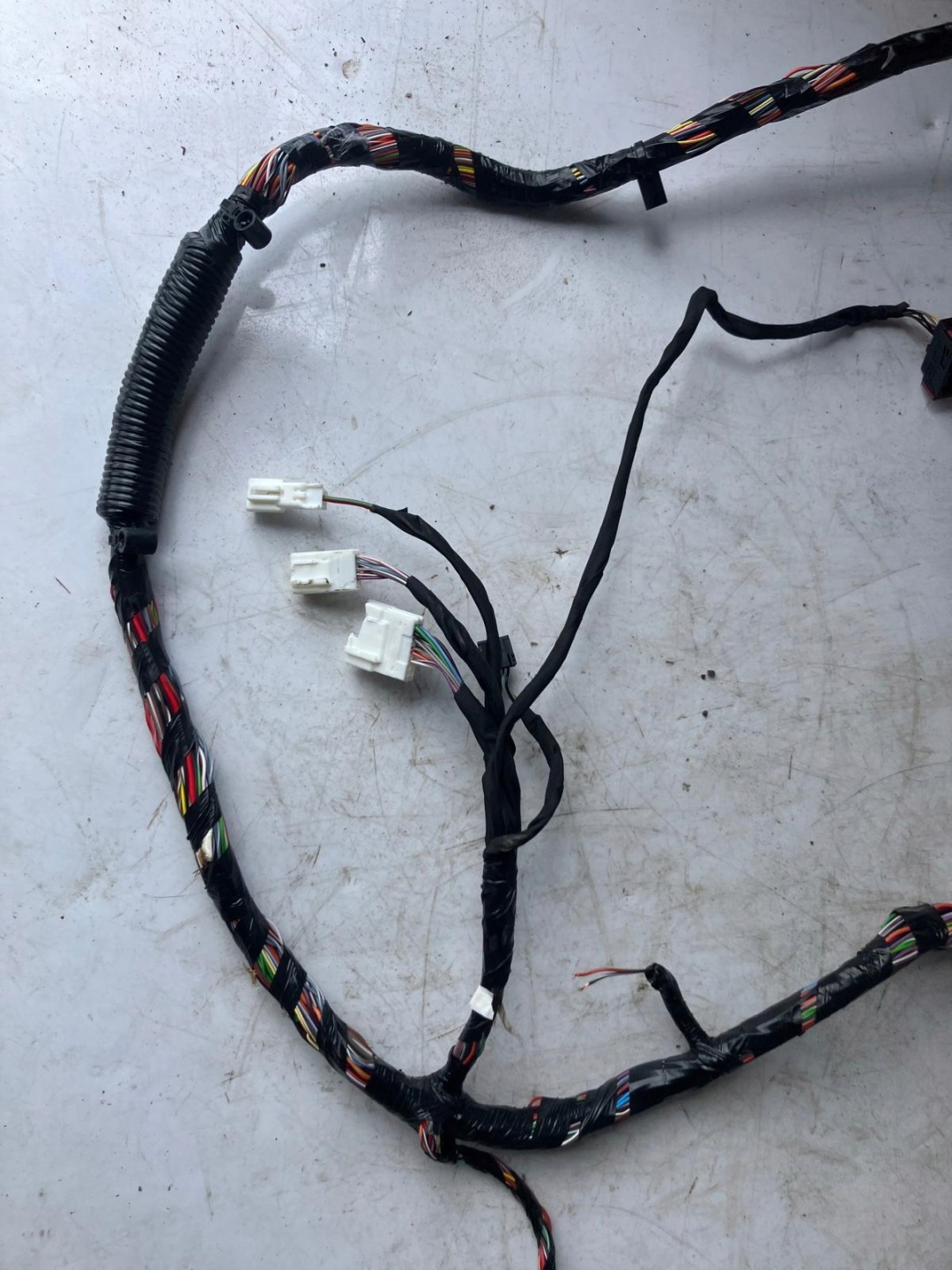bundle wiring of the threshold TESLA MODEL S right