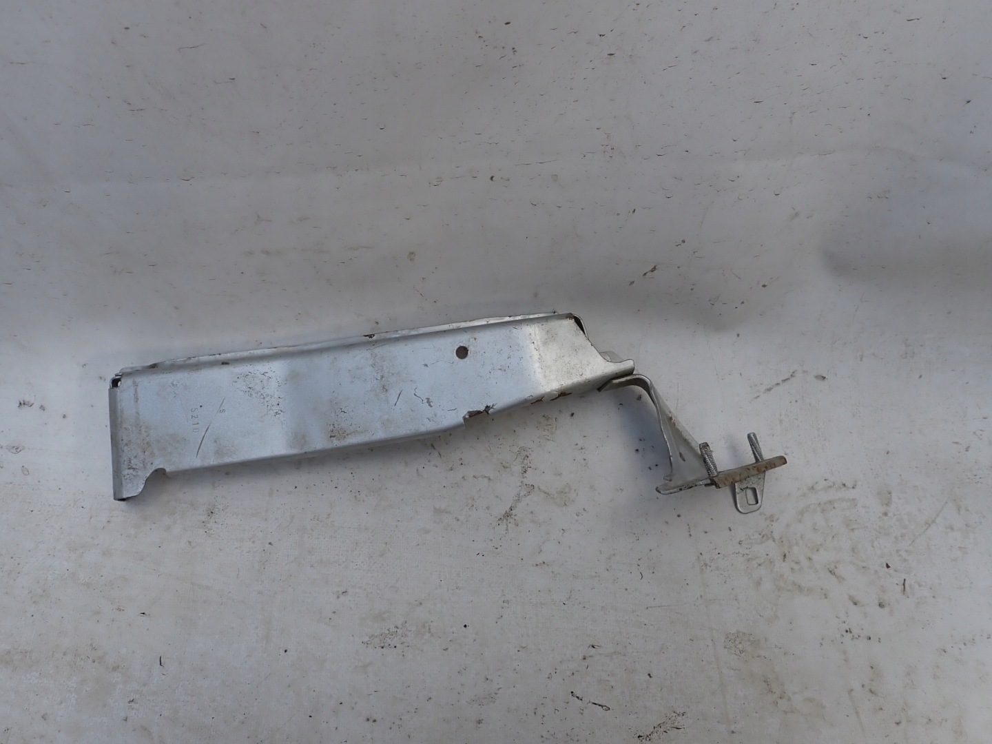 AUDI A4 8K B8 Console Support plaque Aile Droit Avant 8K0821136