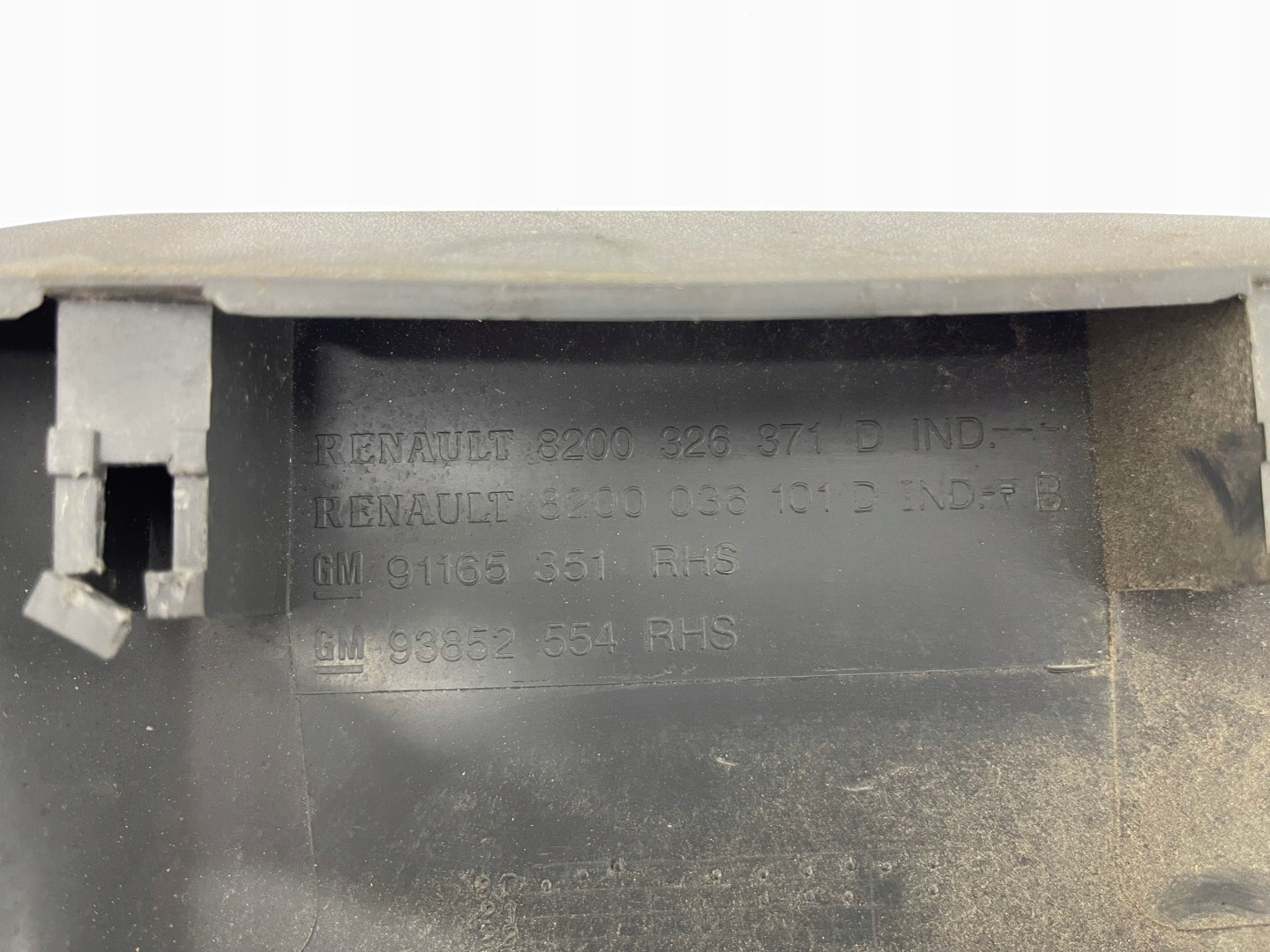 VIVARO TRAFIC moulding side right 8200326371D 8200036101D
