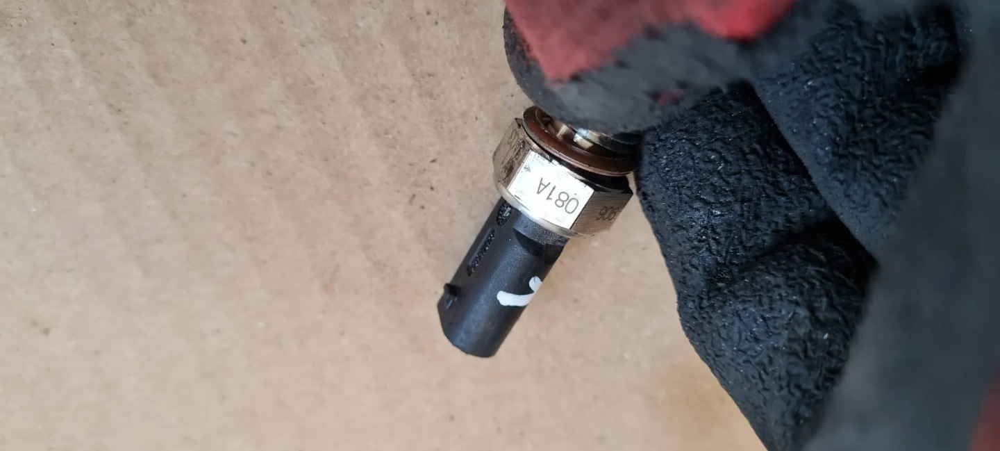 A4 B9 8W sensor TEMPERATURY 2.0 TDI 03N906081A A5 8W Q5 VW AUDI