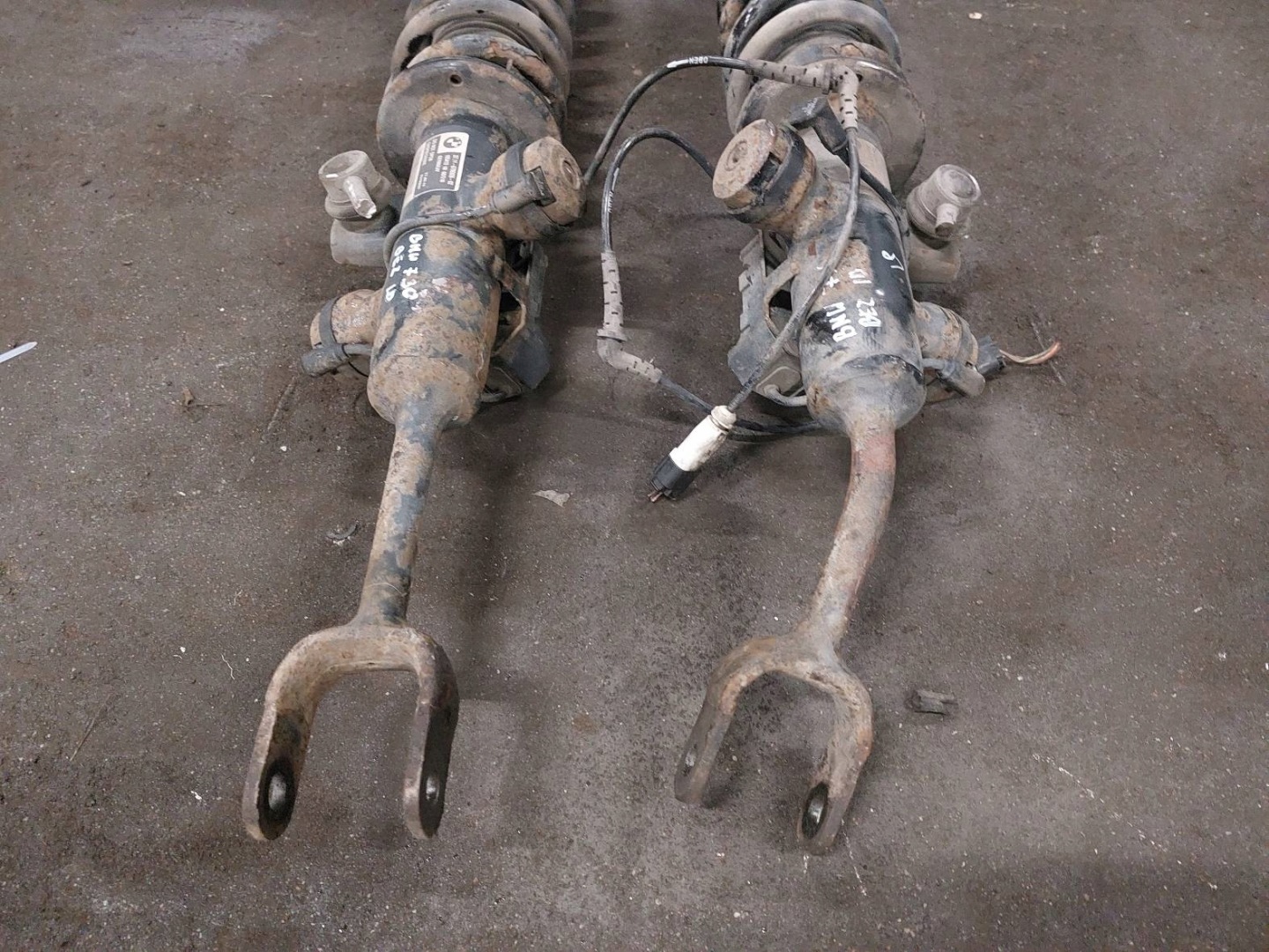 shock absorber + spring left front + right front BMW F01 730D 6796926