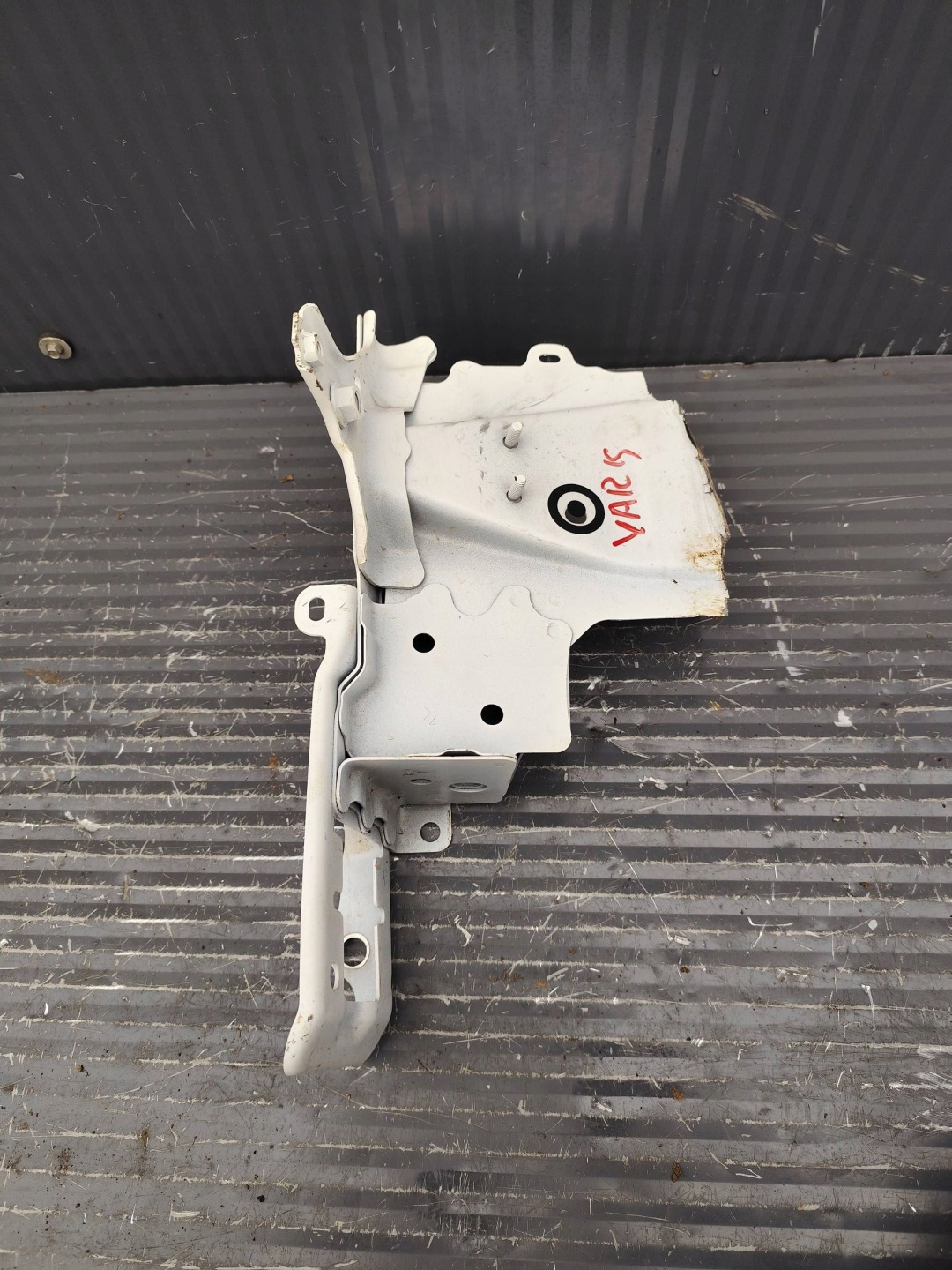TOYOTA YARIS IV front body quarter left