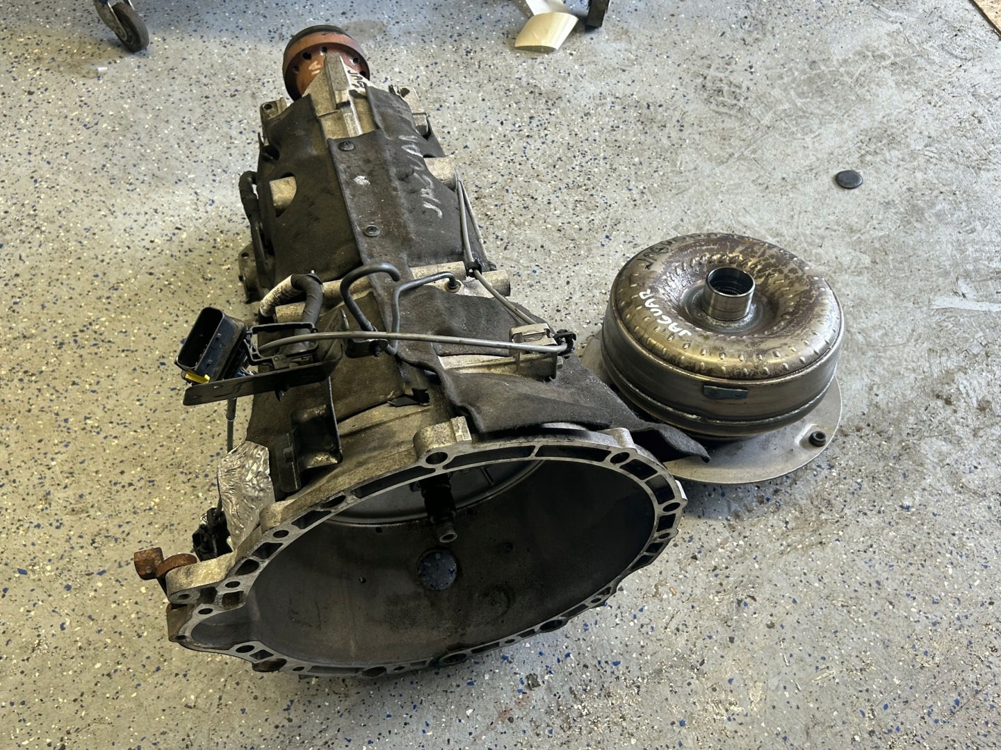 JAGUAR XE 2,0 D CAMBIO AUTOMAT H7A3-7000-GE