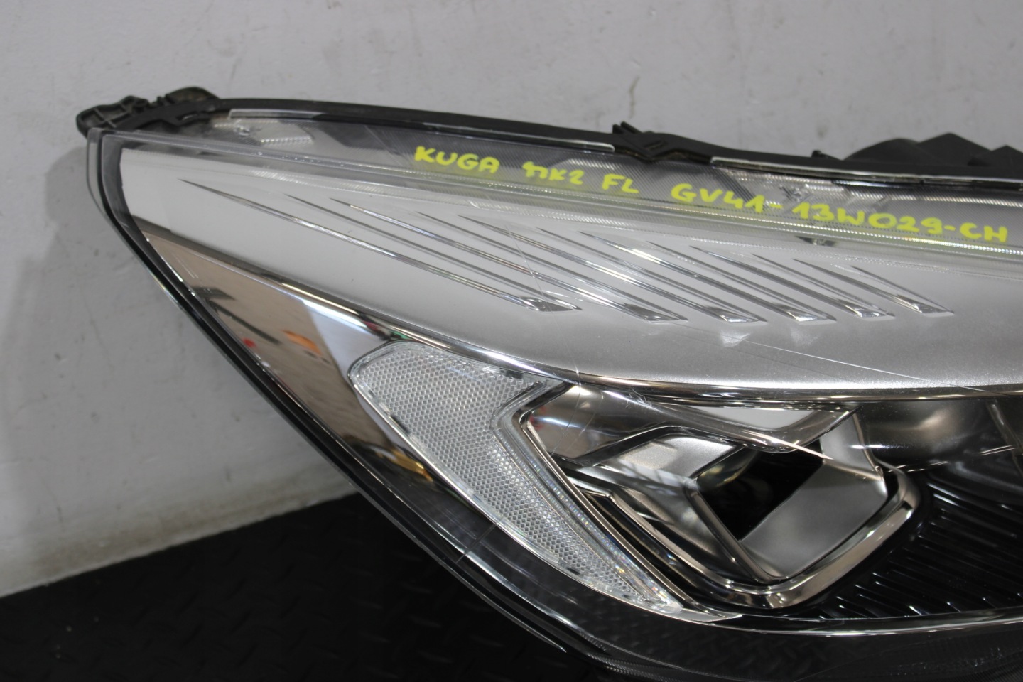 light right front FORD KUGA MK2 LIFT GV41-13W029-CH