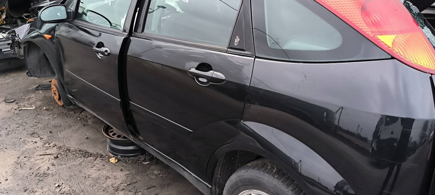 Tür links heck PANTHER BLACK FORD FOCUS MK1 HB