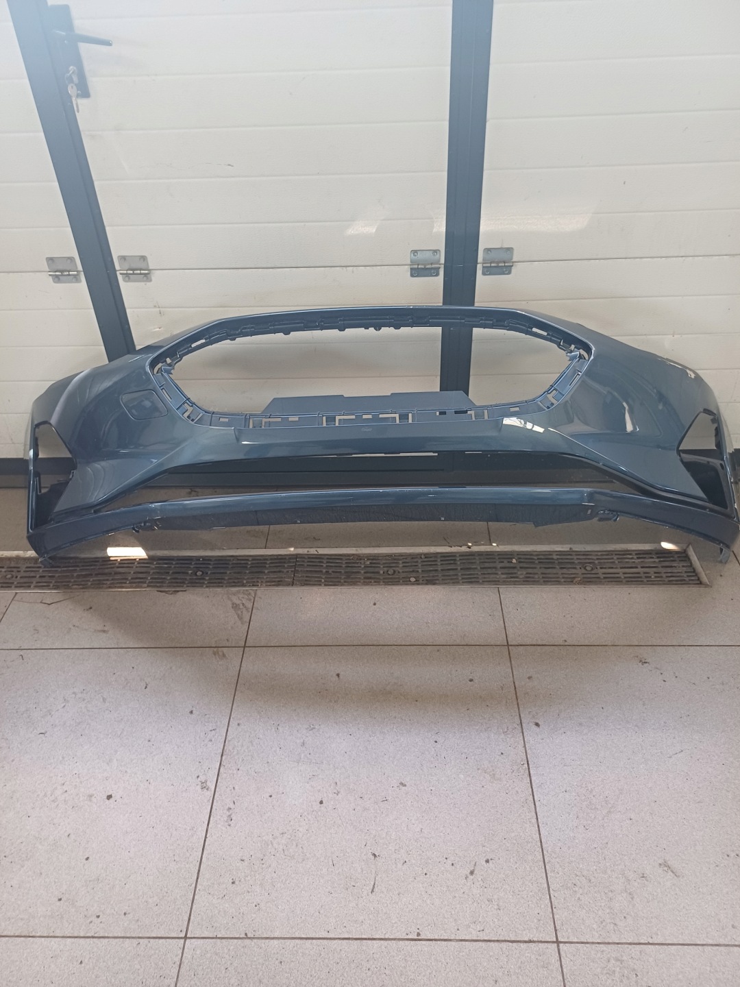 bumper front front FORD FOCUS MK4 JX7B-17757A 2X PDC