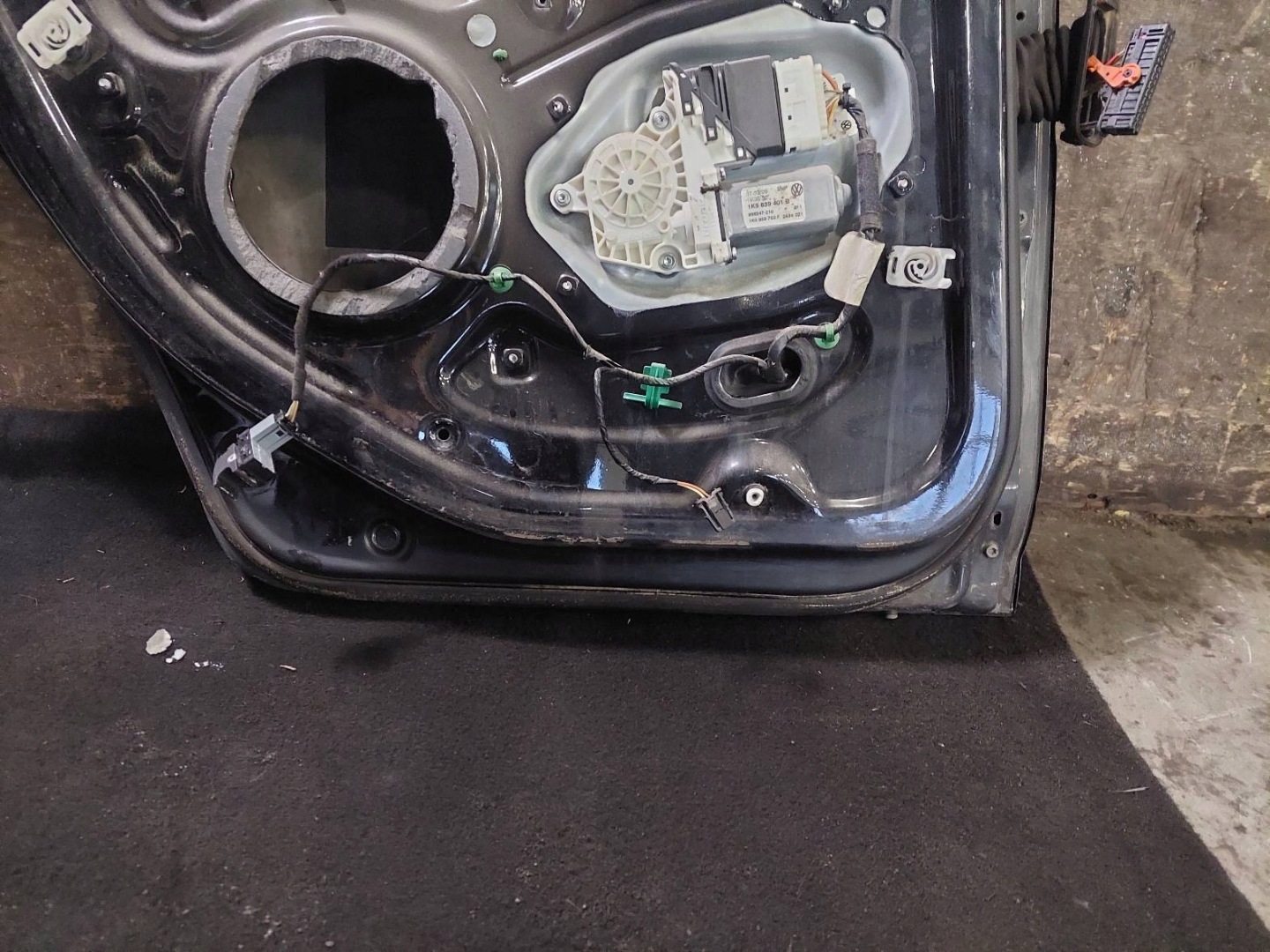 door complete left rear part VOLKSWAGEN JETTA V LC9X