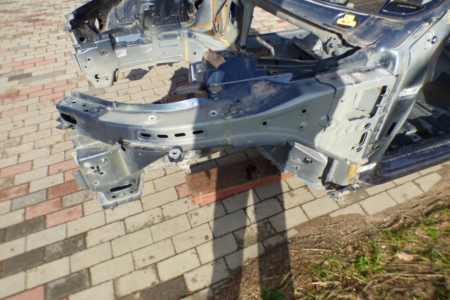 quarter quarter left front 723 VOLVO XC60 II