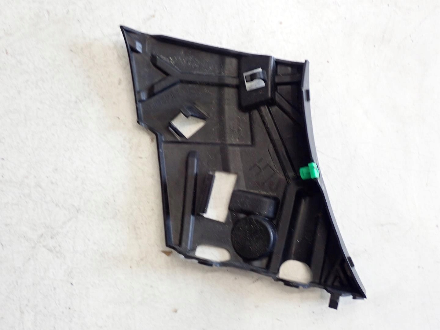 bumper bracket left front VOLVO XC60 II 2017- 31425161