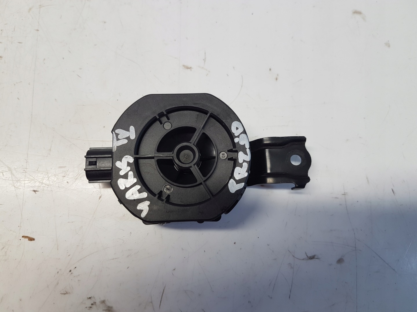 TOYOTA YARIS IV P21 module speaker hybrydy