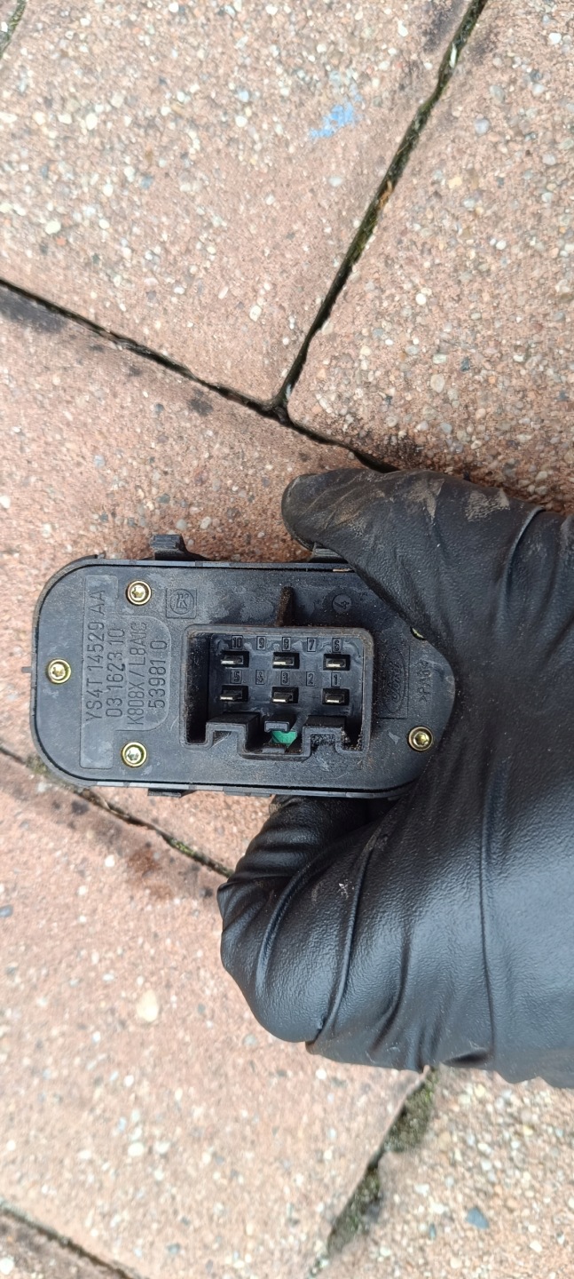 window control switch Ford Focus Mk1 YS4T14529AA