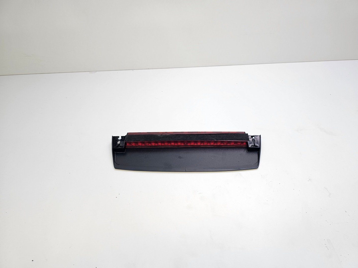 light STOP TRZECIE AUDI A4 B9 sedan 8W5945097