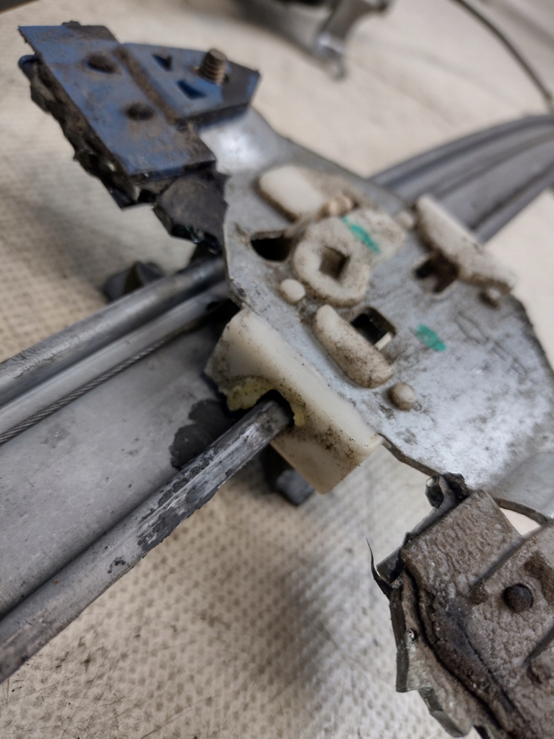 window regulator right front Nissan Almera Tino